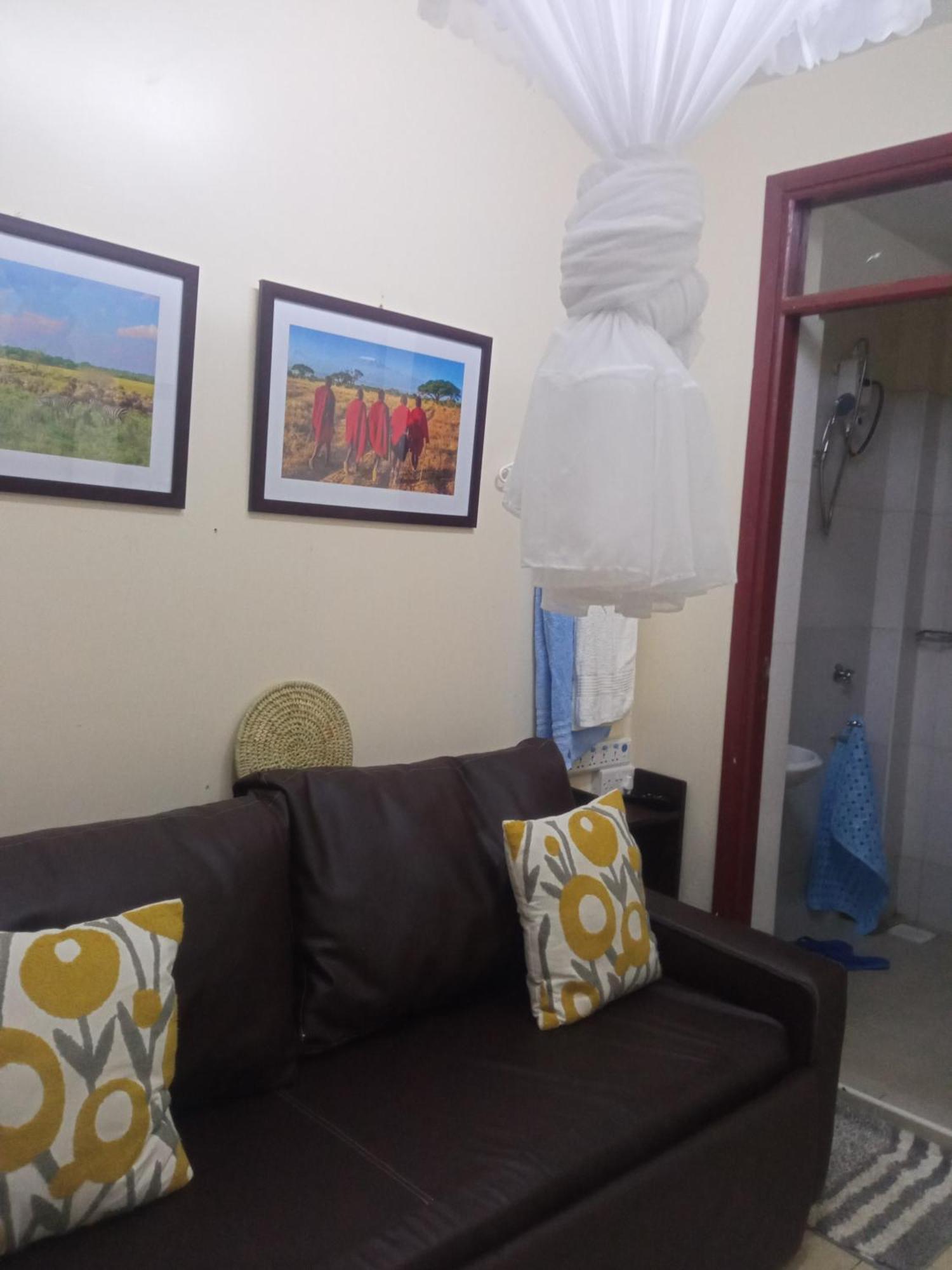 Madini Furnished Apartment 1 Near Jkia Sgr ナイロビ エクステリア 写真